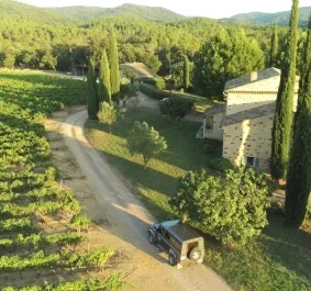 Domaine Mirabeau Bastide vineyards landrover